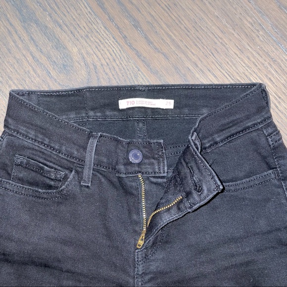 Black Levi’s 710 Super Skinny Jeans - Picture 2 of 5